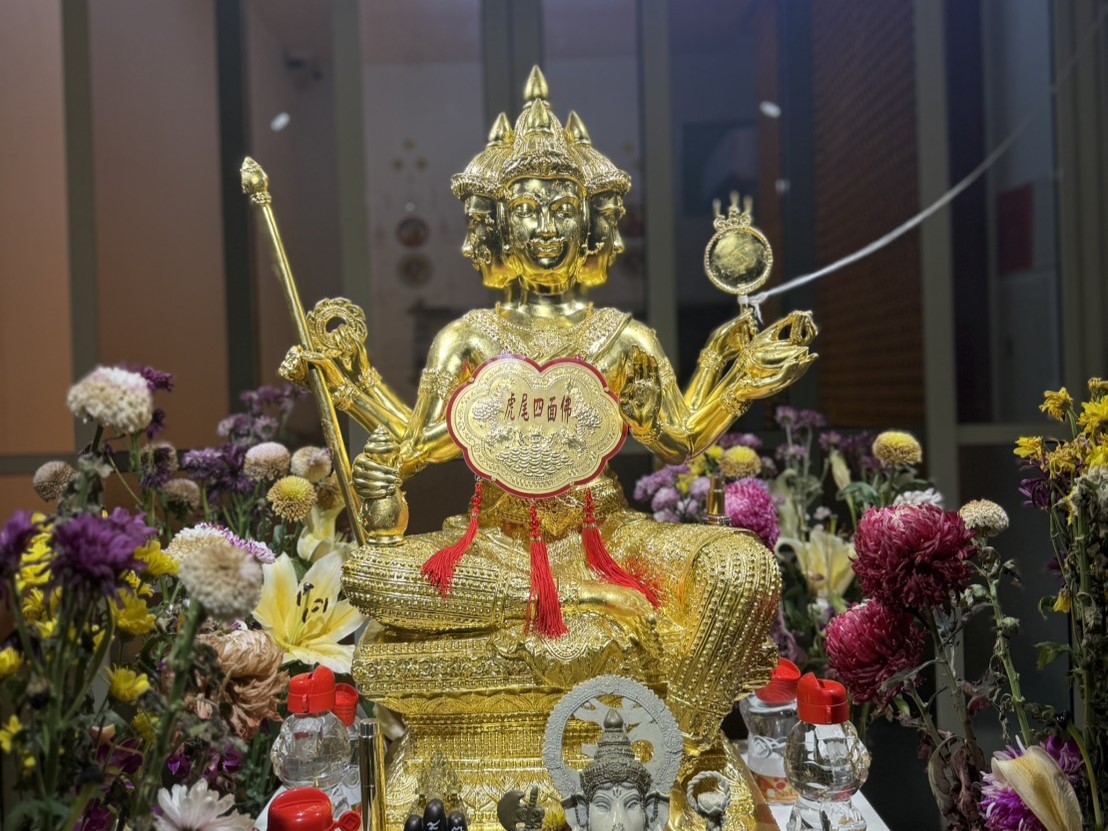 近距離「手貼金箔」 虎尾黃金四面佛展現工藝新美學