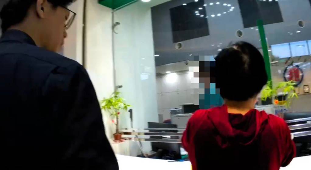 7旬婦不到24小時兩度堅持提領 中警阻詐勸說：麥擱來啊