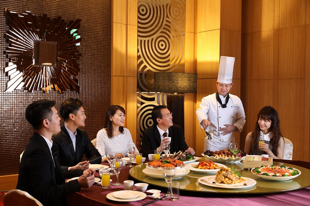 福容推父親節大餐 消費滿3000再送300 阿基師廚藝教室下午茶限定 線上購物再抽住宿券