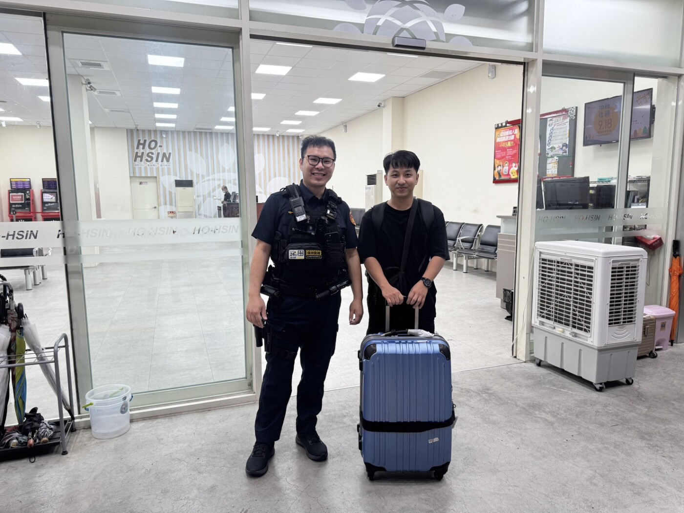 越南學生行李忘在計程車　警急敲司機家門助找回