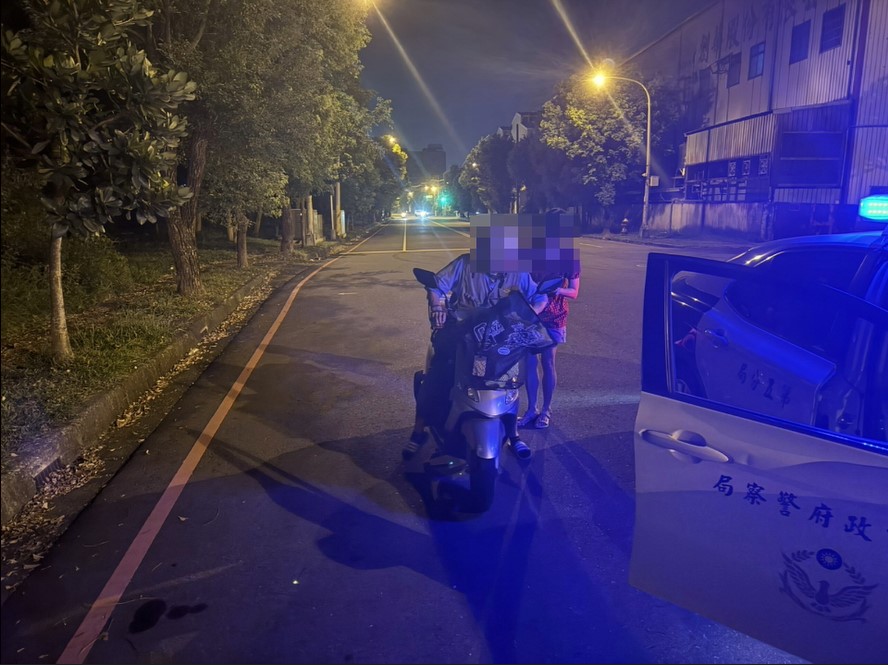 暖警助尋迷途翁9旬老翁騎車迷路 警循線尋獲平安返家