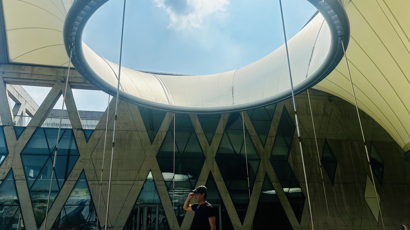 他讓建案像電影一樣被記住,用故事開創地產影像黃金時代——導演楊鎮丞