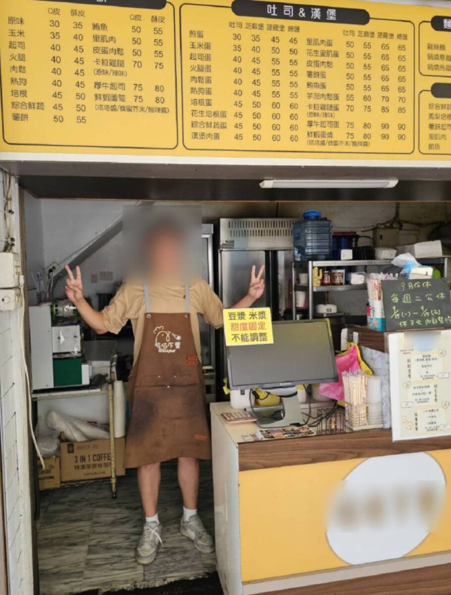 喬裝破案警挽袖穿圍兜 假扮早餐店員逮64歲詐騙車手 3 20251022130325 66