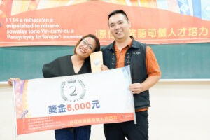 圖說 學員Milrinu陳雅苓榮獲本屆基礎班第二名,肯定其主持時自然流暢、情感真摯的表現。