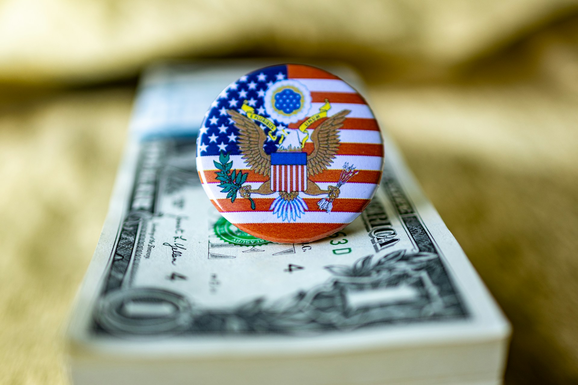 降息效應發酵！長天期美債ETF報酬全面翻正　00768B奪人氣冠軍