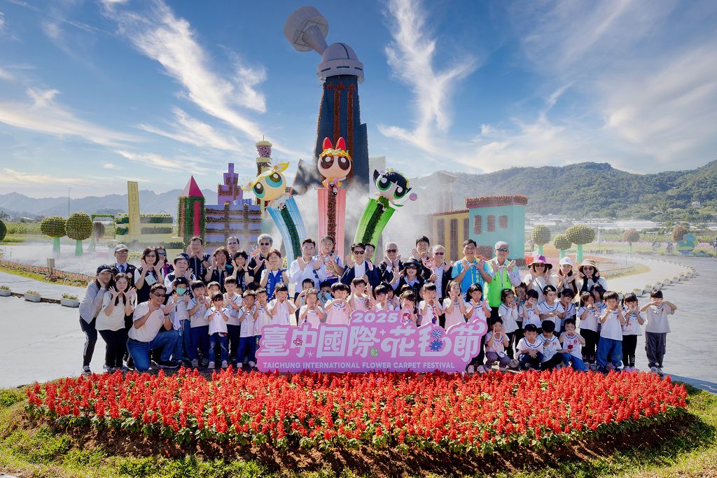 飛天小女警主題裝置與限定主題館領航花海奇幻冒險