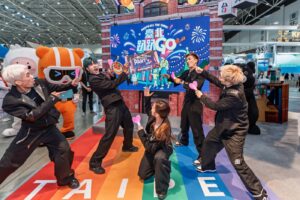 圖 ITF「臺北館」邀請捷運盃街舞大賽冠軍「VHZ Dance Crew」熱鬧開場。