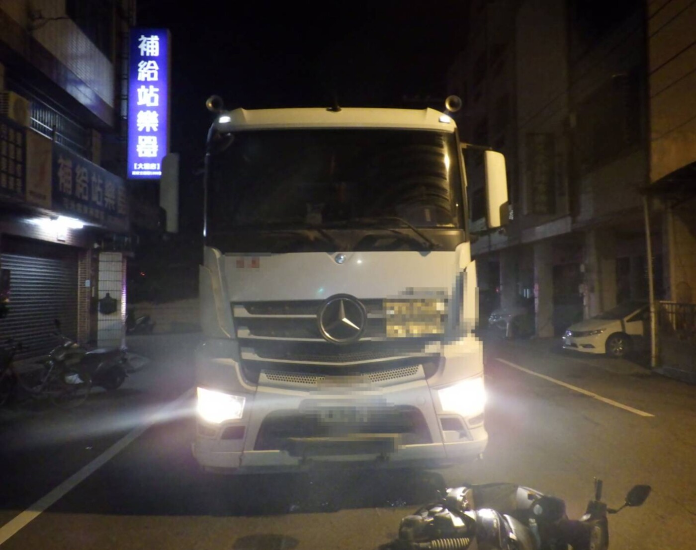 機車疑入視野死角慘遭輾斃 警方:砂石車駕駛吊照移送