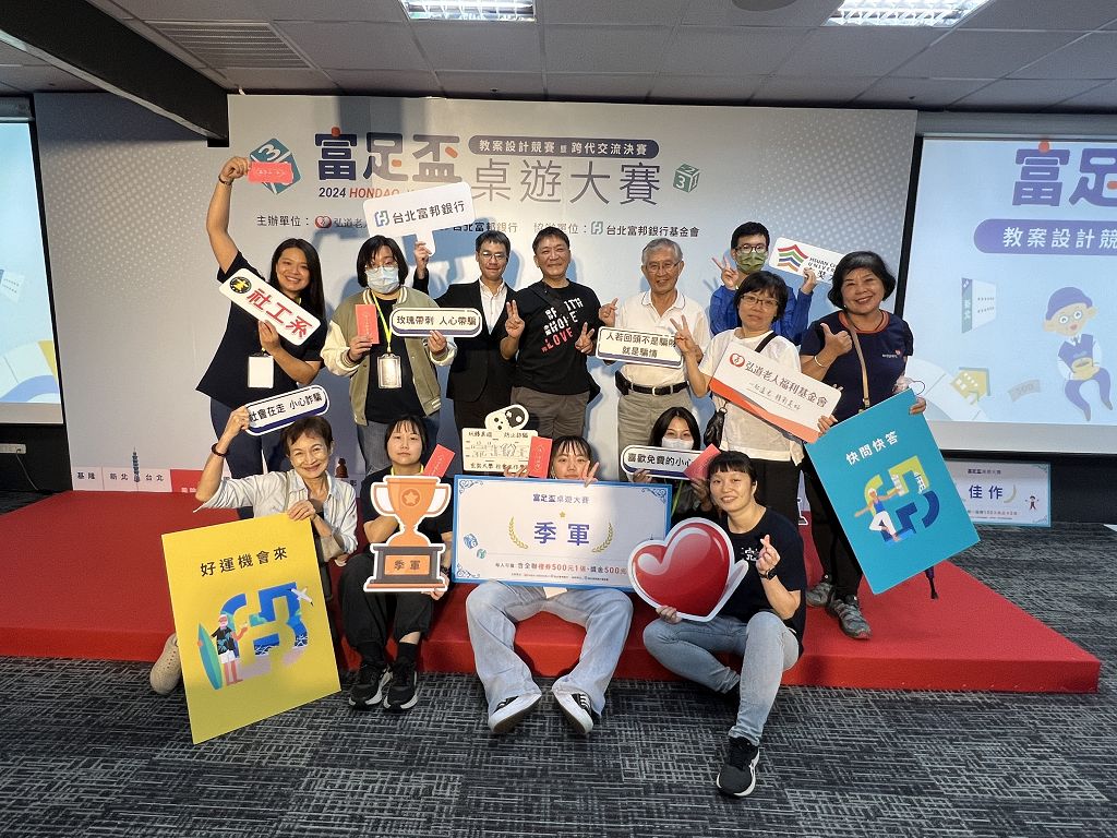 玄奘大學社工系14人考取社工師　累計培育逾237位