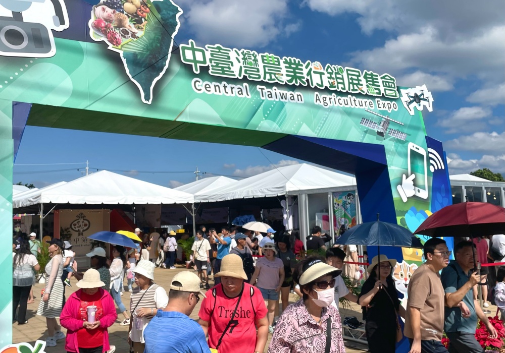 鳳凰颱風過後人潮爆發!臺中國際花毯節突破百萬參觀人次 農特產品銷售飆破一千伍佰萬元