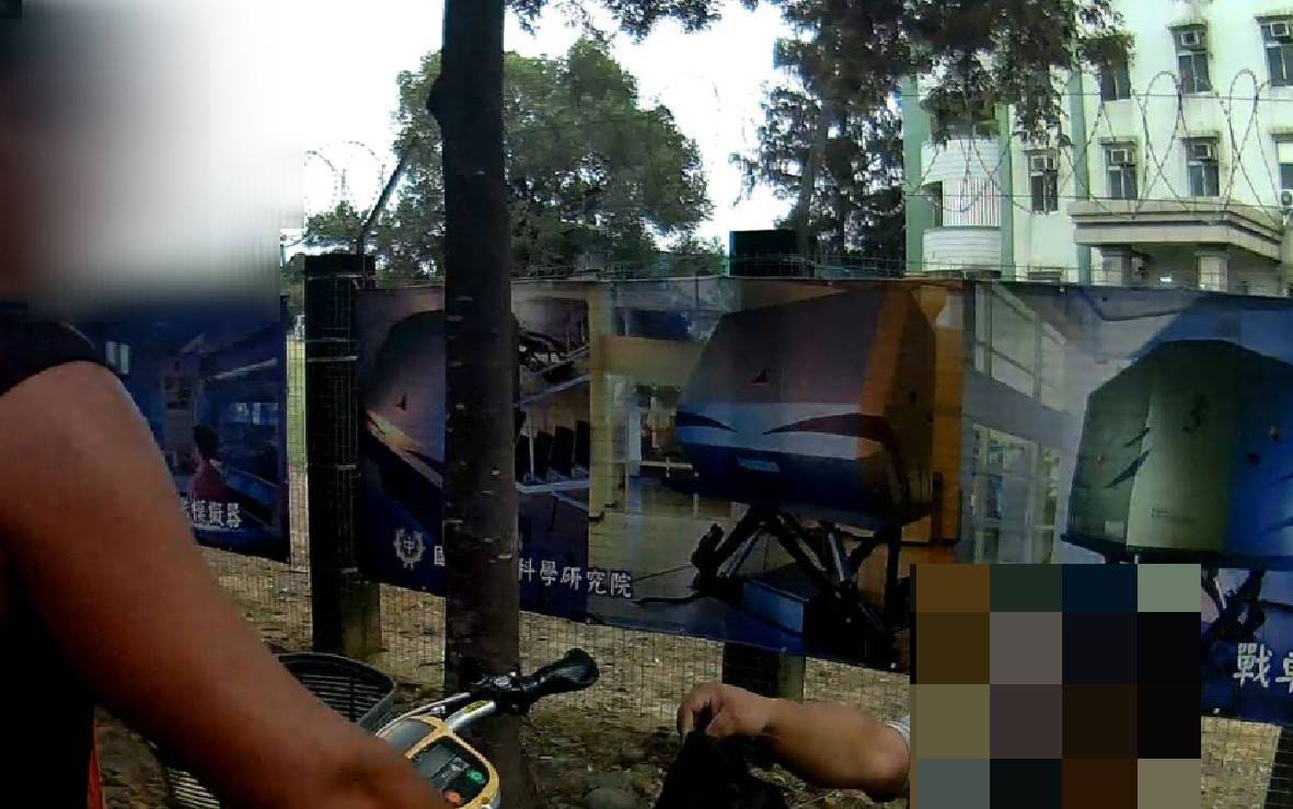 騎 Ubike 尋目標？42 歲男逢甲商圈連犯4案　被警當場逮