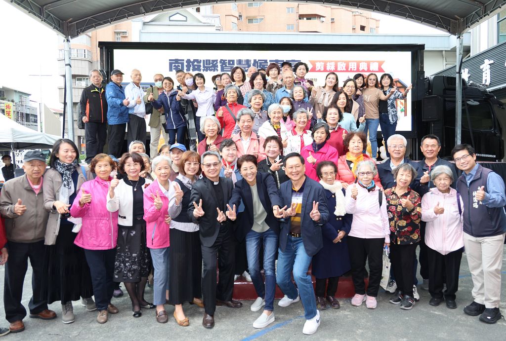 草屯大觀站變身！南投打造特色智慧候車亭　民眾直呼更方便