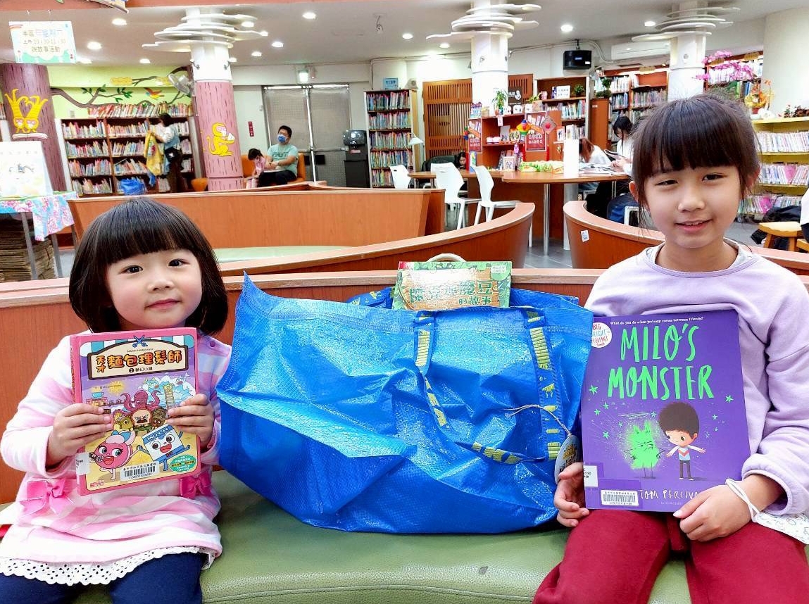小石虎「袋」我到新家！東勢許良宇圖書館 12/26 開館　揪讀者一起「搬書」