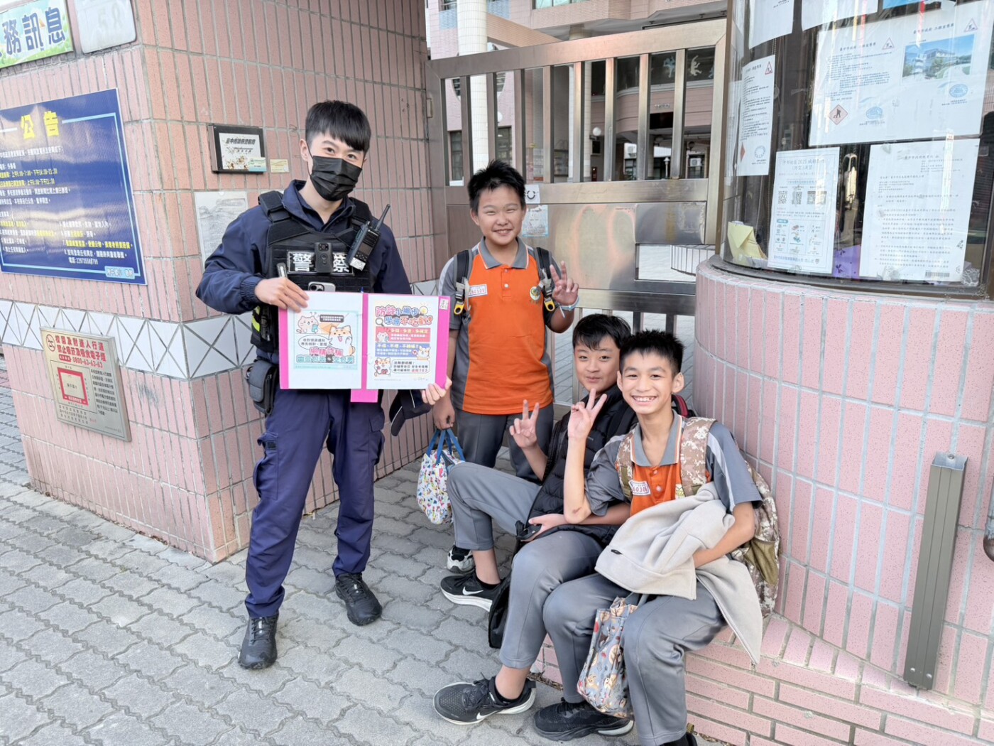 遊戲也可能藏詐騙！台中員警宣導「一聽二掛三查證」護童更安心