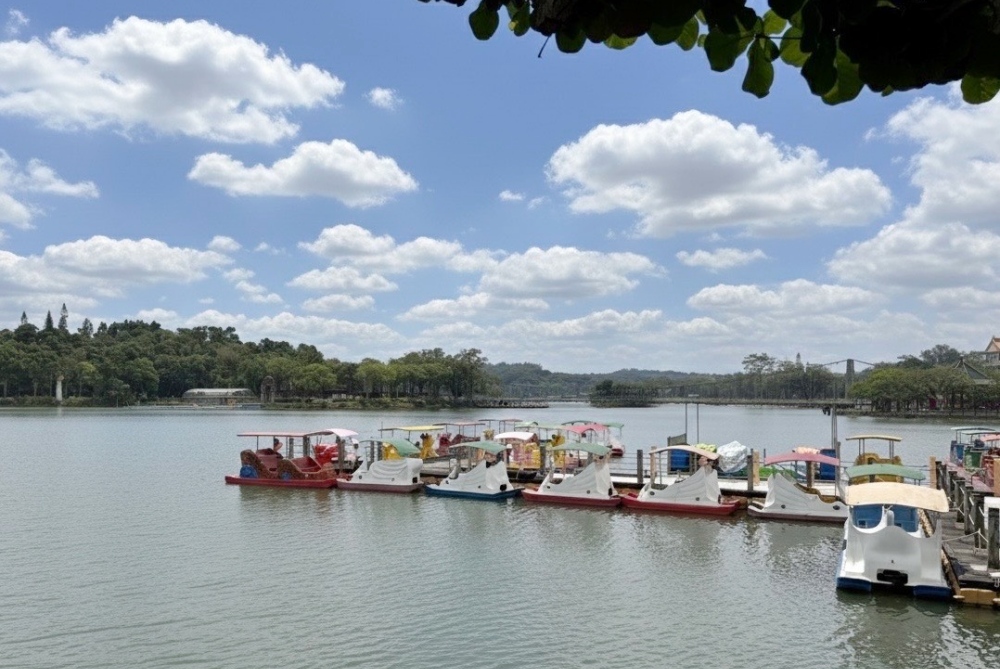 虎頭埤完成全台首例景區旅客碳足跡計算　太陽能船上路、碳排僅0.3公斤