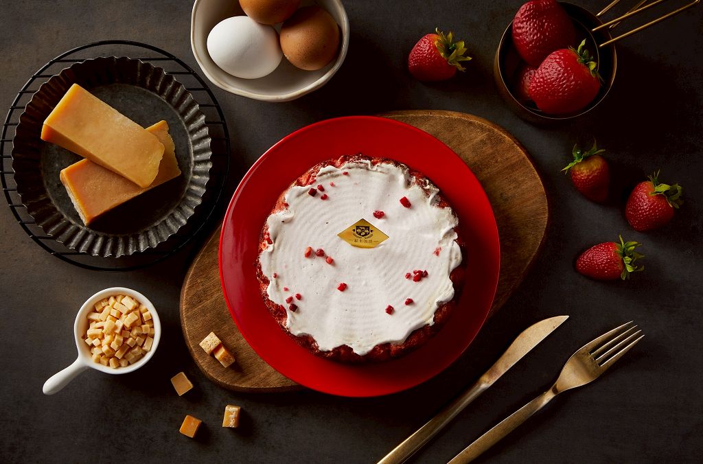 冬天戀愛感爆棚！起士公爵推「初戀草莓熟成巴斯克」甜蜜上市