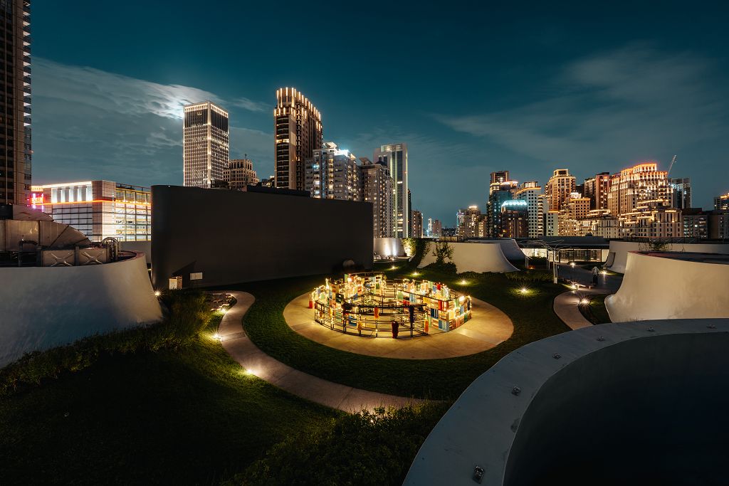 來歌劇院頂樓空中花園探險！《綠動樂園》打造永續綠植迷宮登場