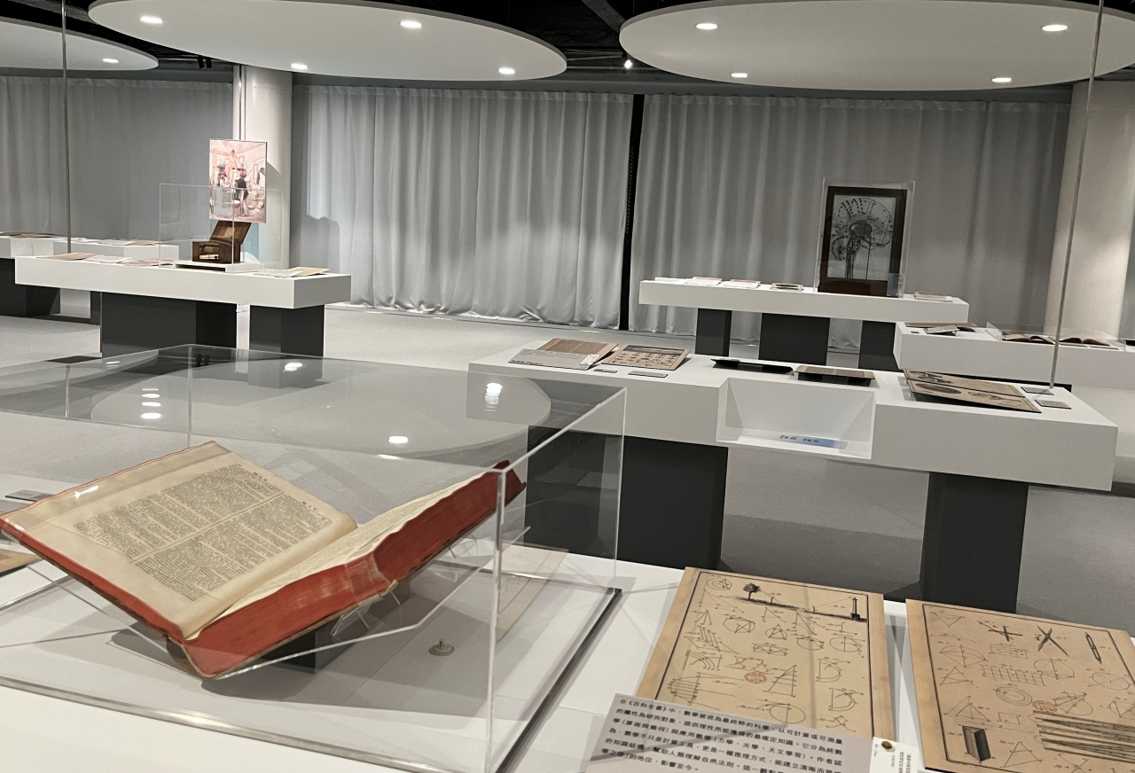 臺中綠美圖 12/13 開館 市圖推《世界的索引》開幕大展