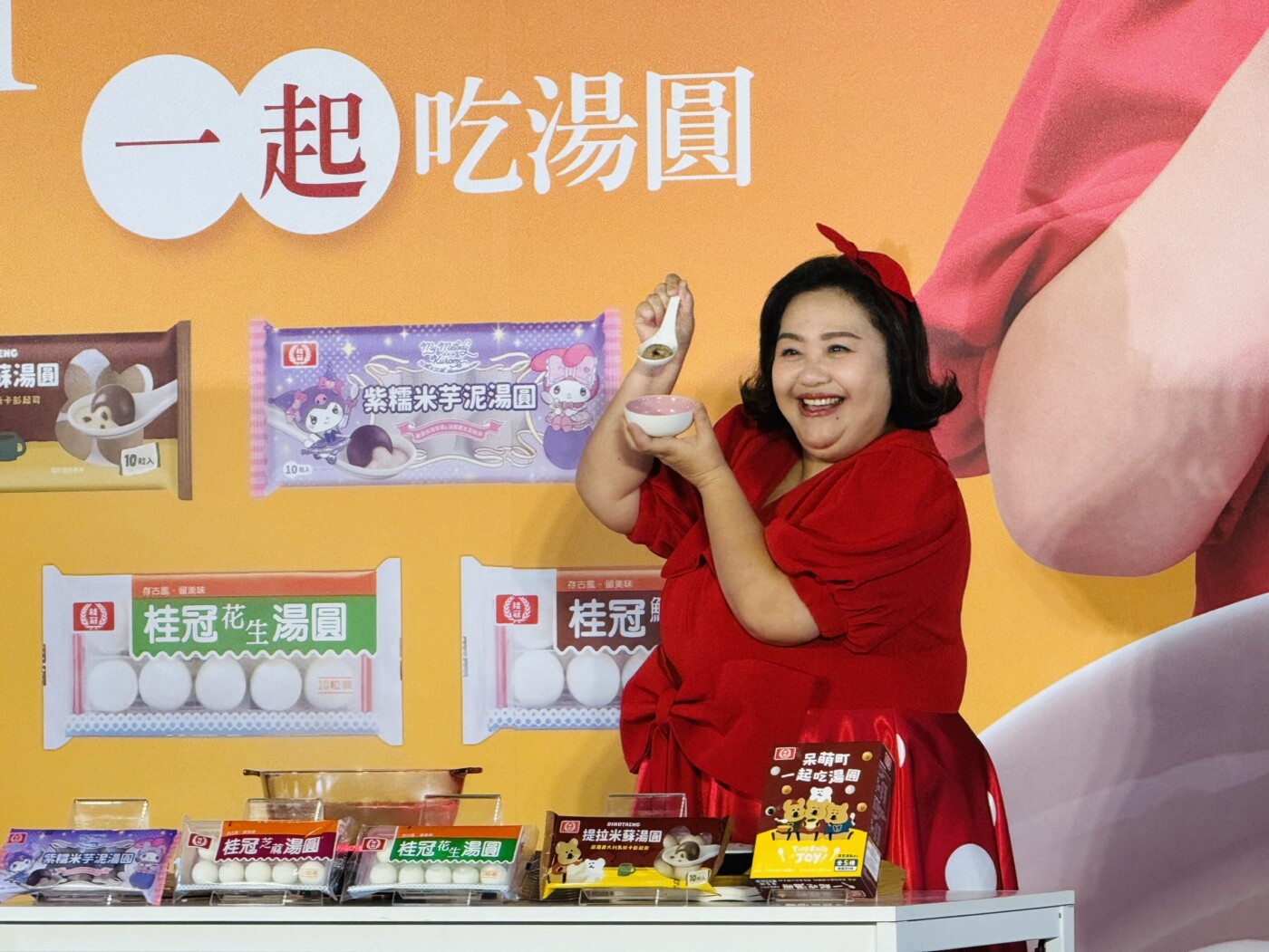 「桂冠開運女神」鍾欣凌首度亮相  體驗湯圓傳統六道工序