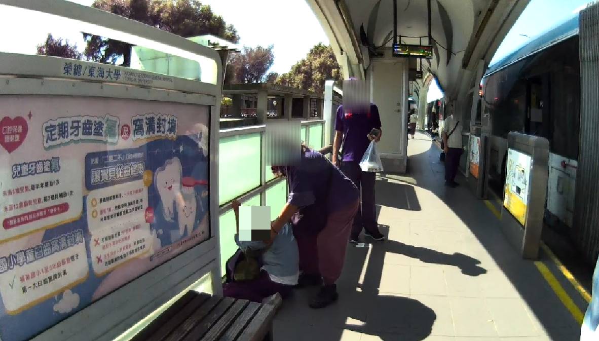 女子癱倒 BRT！員警不被「沒事」蒙騙 堅持通報救護成功救回