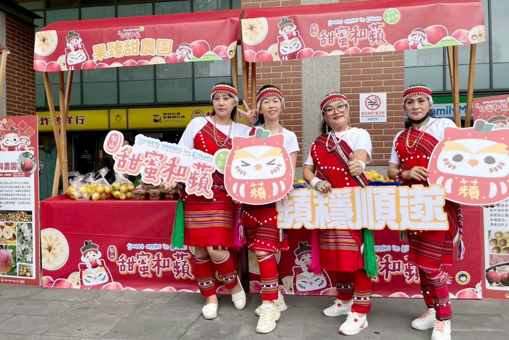 響應淨零排碳、支持在地農產   梨山蜜蘋果季台中火車站快閃販售