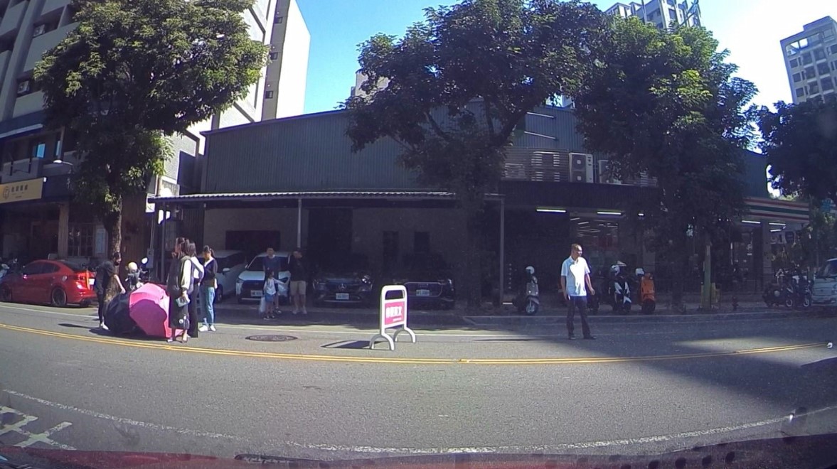 沒撞到卻犁田！違停車遮視線　台中警追查揪出「第三責任」