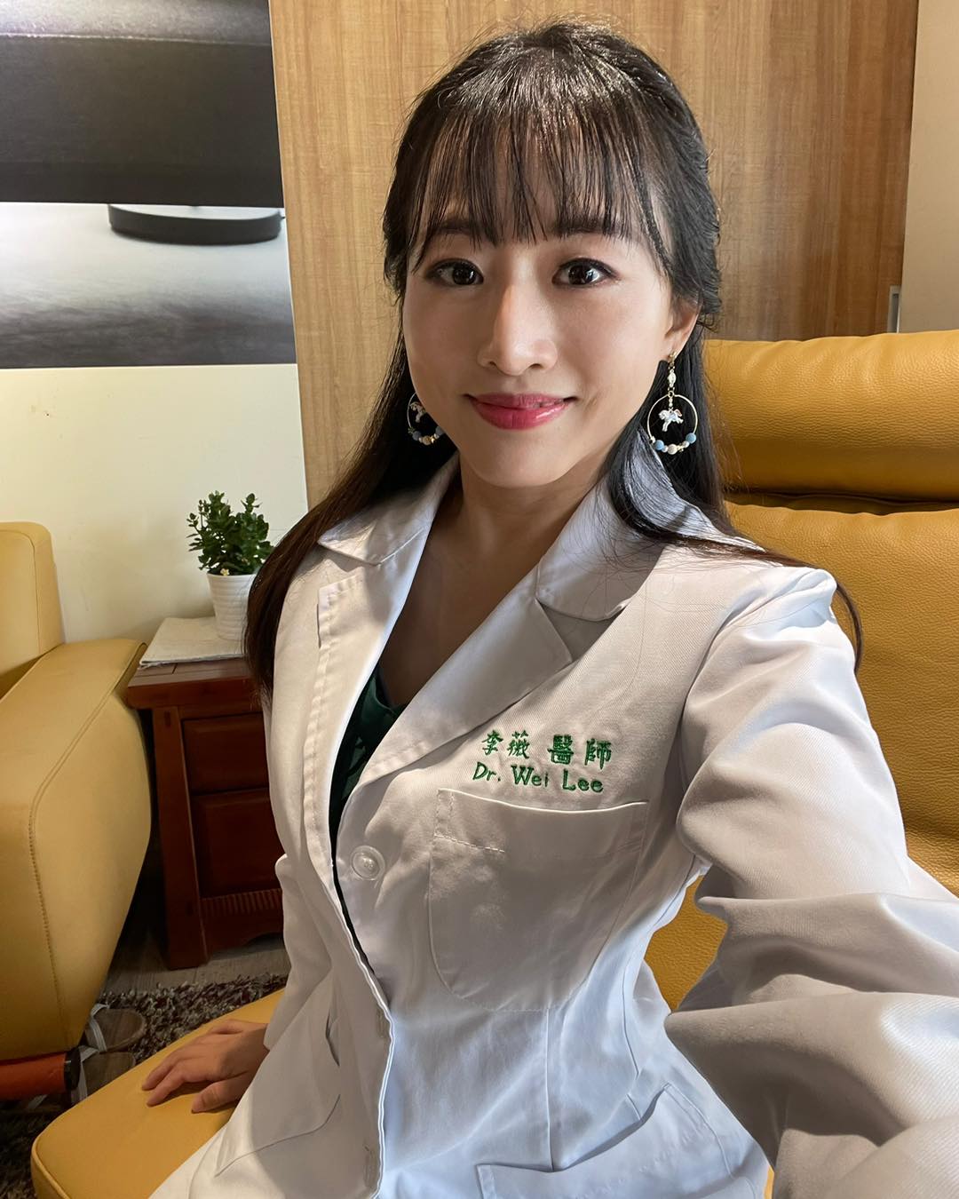 美女醫師李薇攜手白袍聯盟,開創節目 致力知識走進生活