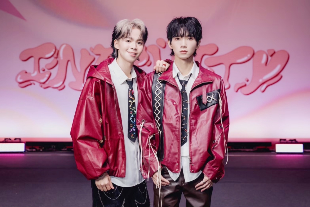 黃氏兄弟首辦跨年演唱會「溫度祭」  一日兩場不喊累   陪粉絲唱進2026