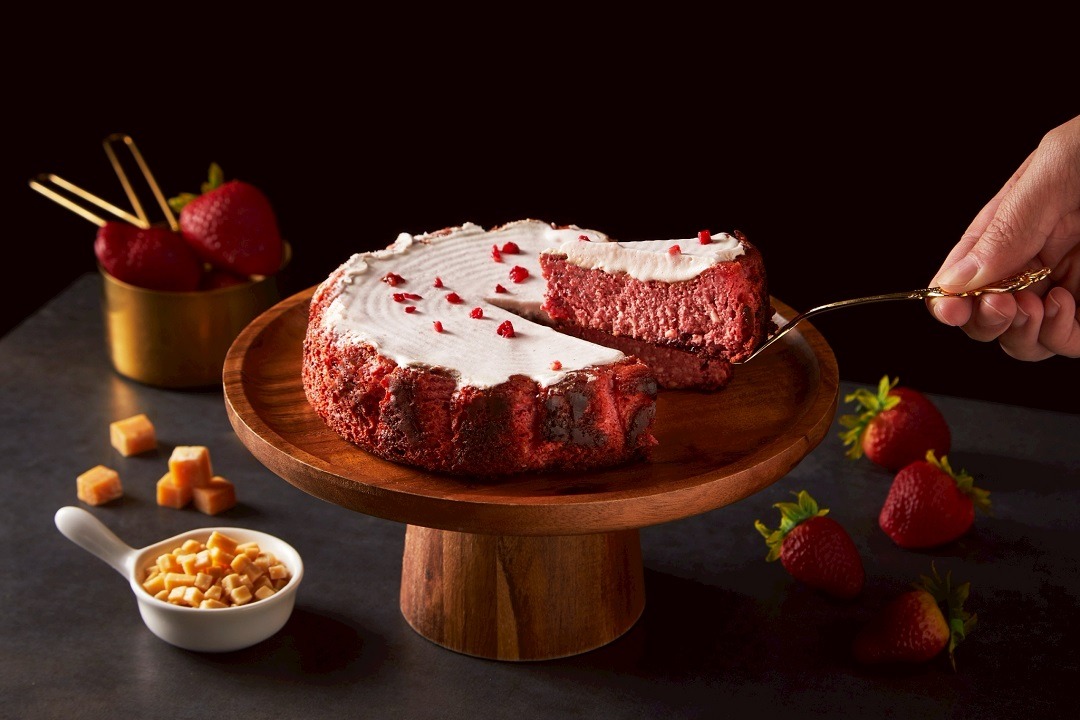 冬天戀愛了！起士公爵「初戀草莓熟成巴斯克」甜蜜上市　聖誕限定一次收齊