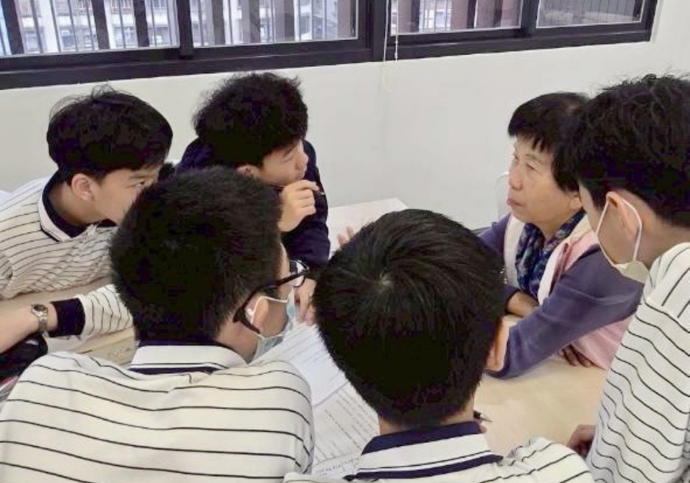 「跨世代感恩行動」紅心字會攜手復興實中   溫暖獨居長者的心