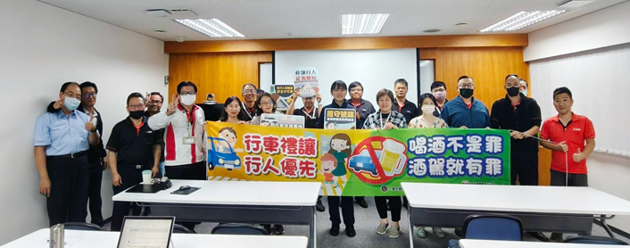 看不到最危險！警方向企業員工揭開大型車致命盲區