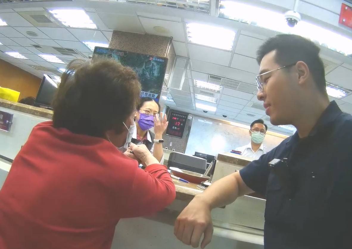 銀行關懷提問奏效　警成功阻止百萬現金流向詐團