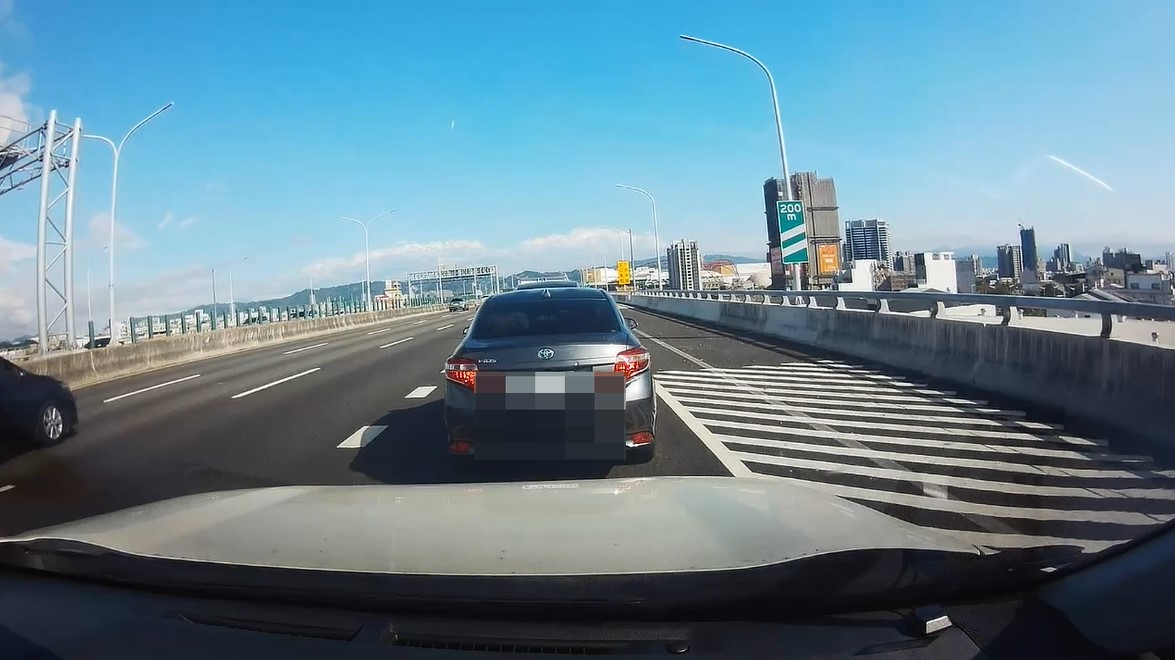 精神不濟釀禍！一時分心 台74線發生4車追撞事故