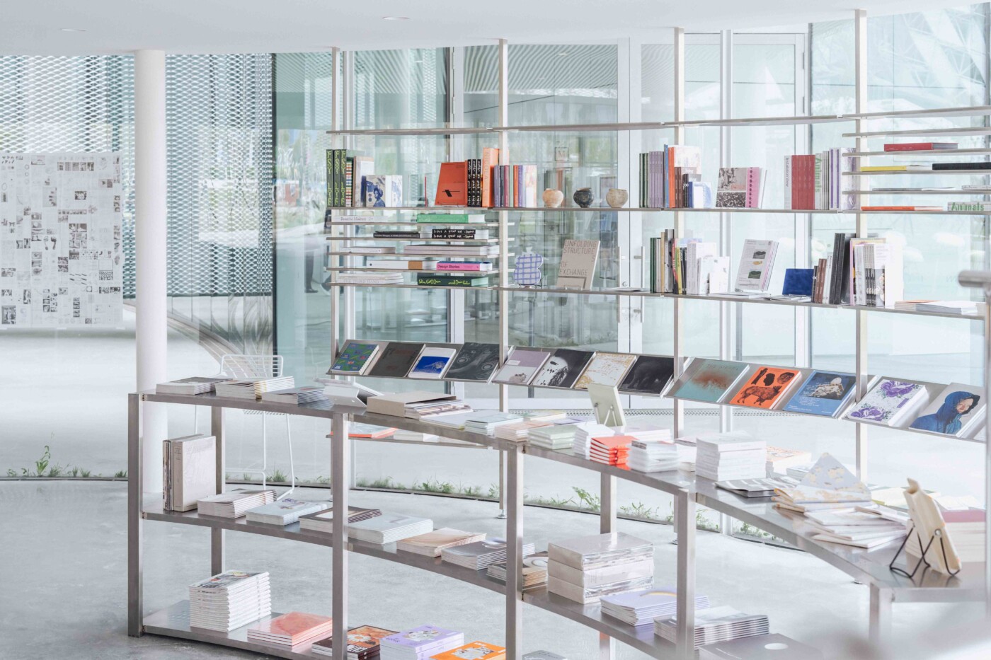 書香遇見咖啡香！朋丁、Pharos Coffee 進駐台中綠美圖