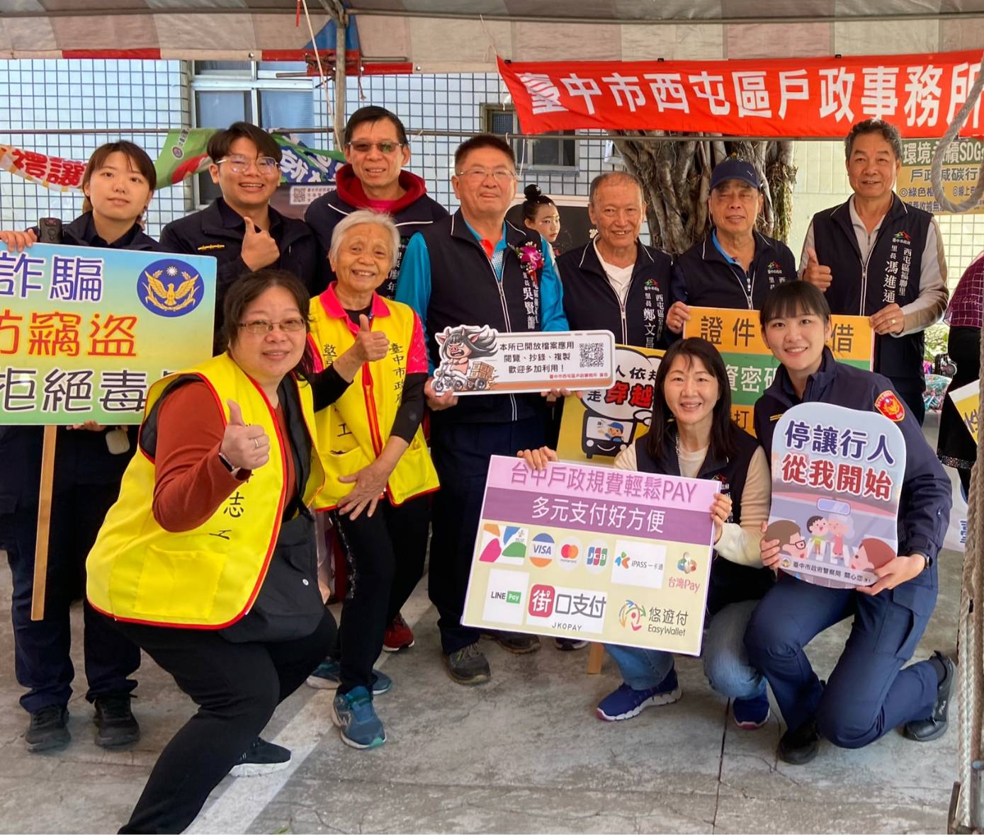 花海節人潮湧現　西屯警寓教於樂宣導交通安全