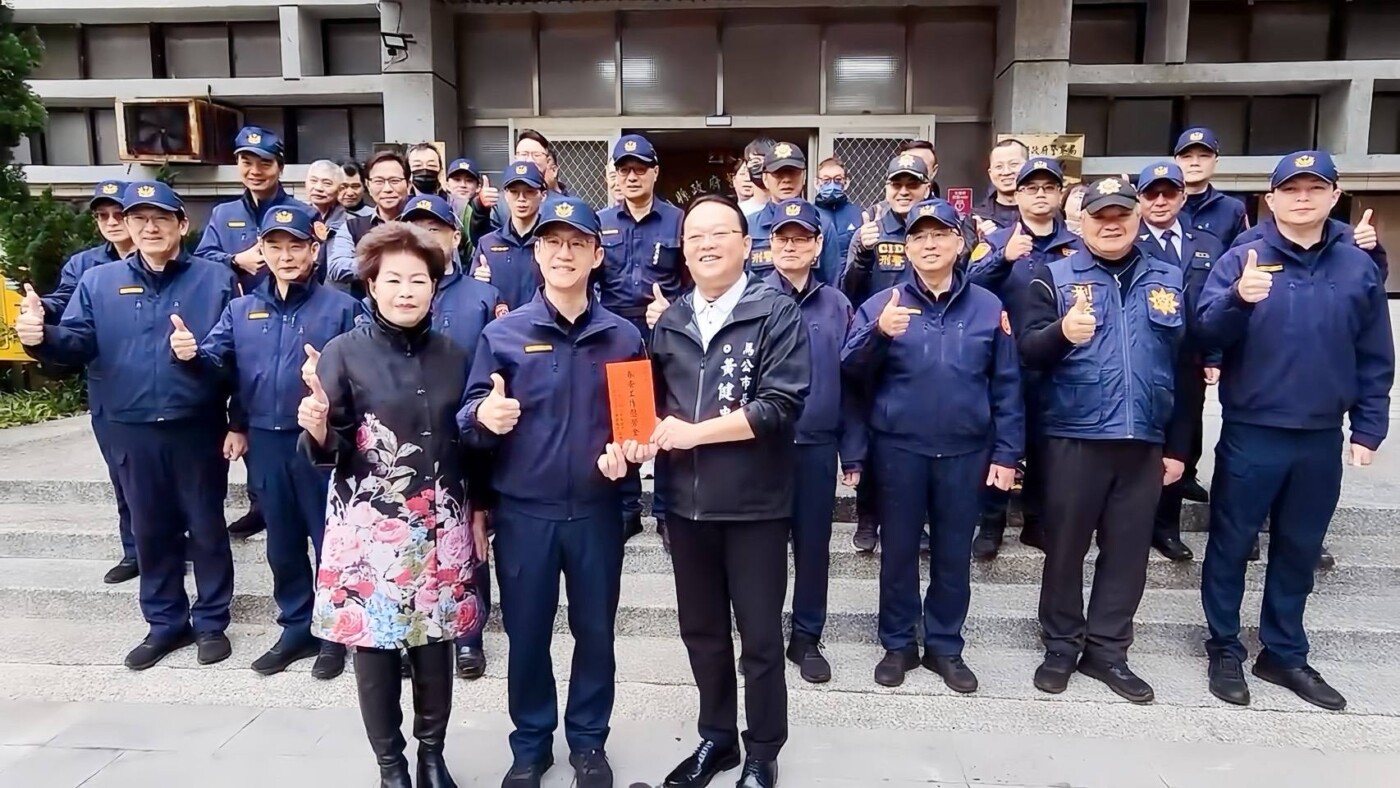 馬公市長黃健忠偕同市民代表會主席歐銀花，向持續堅守崗位的第一線人員表達關懷與感謝。