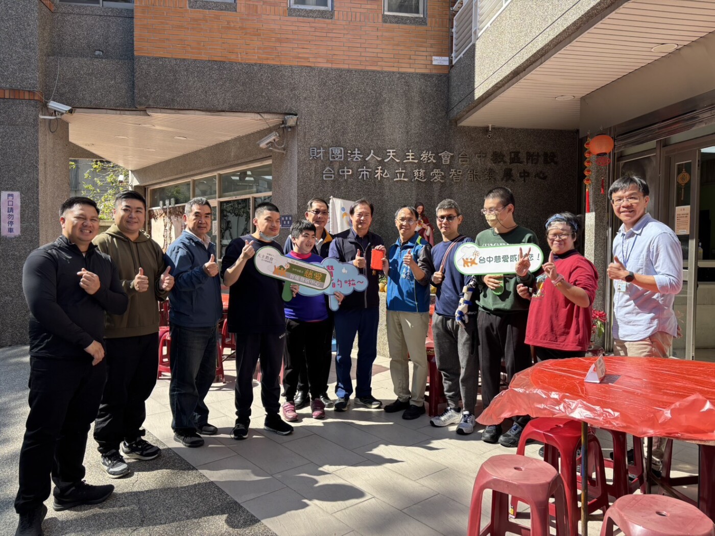 警民攜手送暖　北屯義警中隊溫情關懷智能障礙者