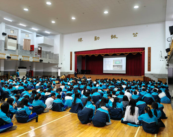 台中警創意宣導　行車紀錄器影片教學生避開馬路陷阱