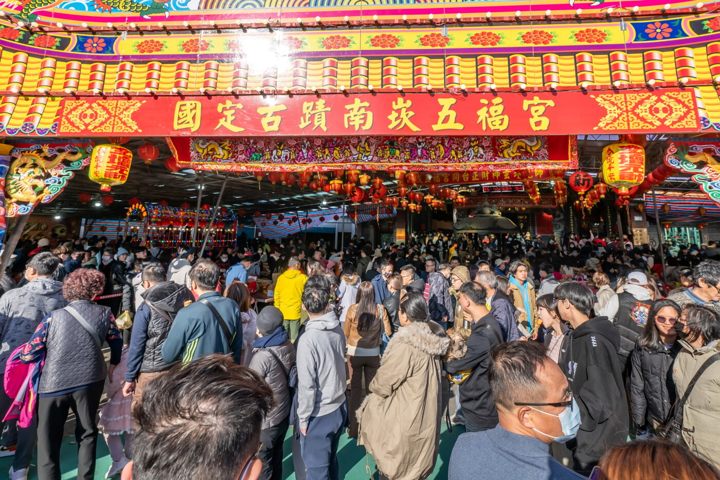 桃園南崁五福宮集體安頭香 發放招財錢母迎新年