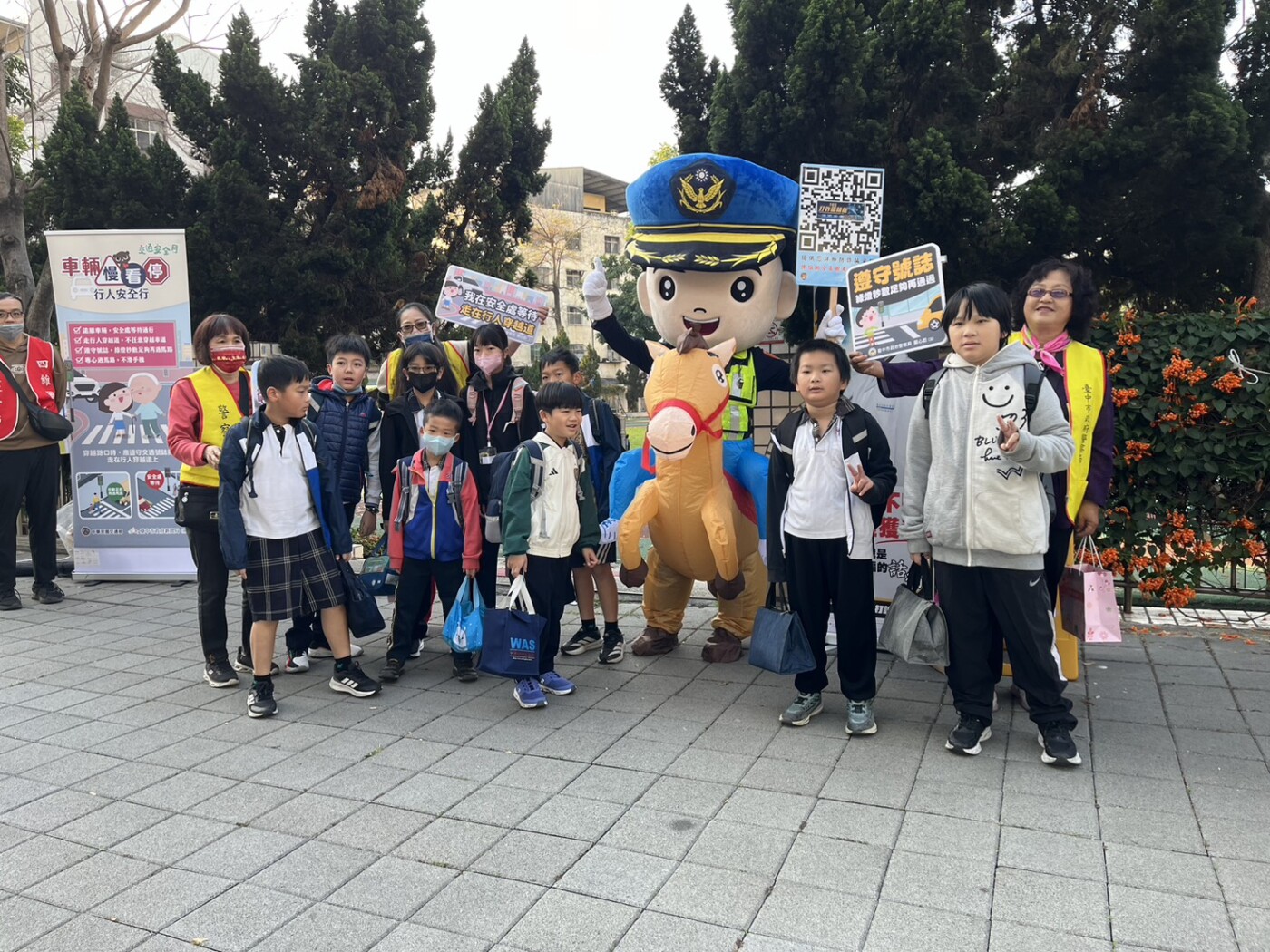 開學交通高峰來襲　台中警創意騎馬宣導守護學童