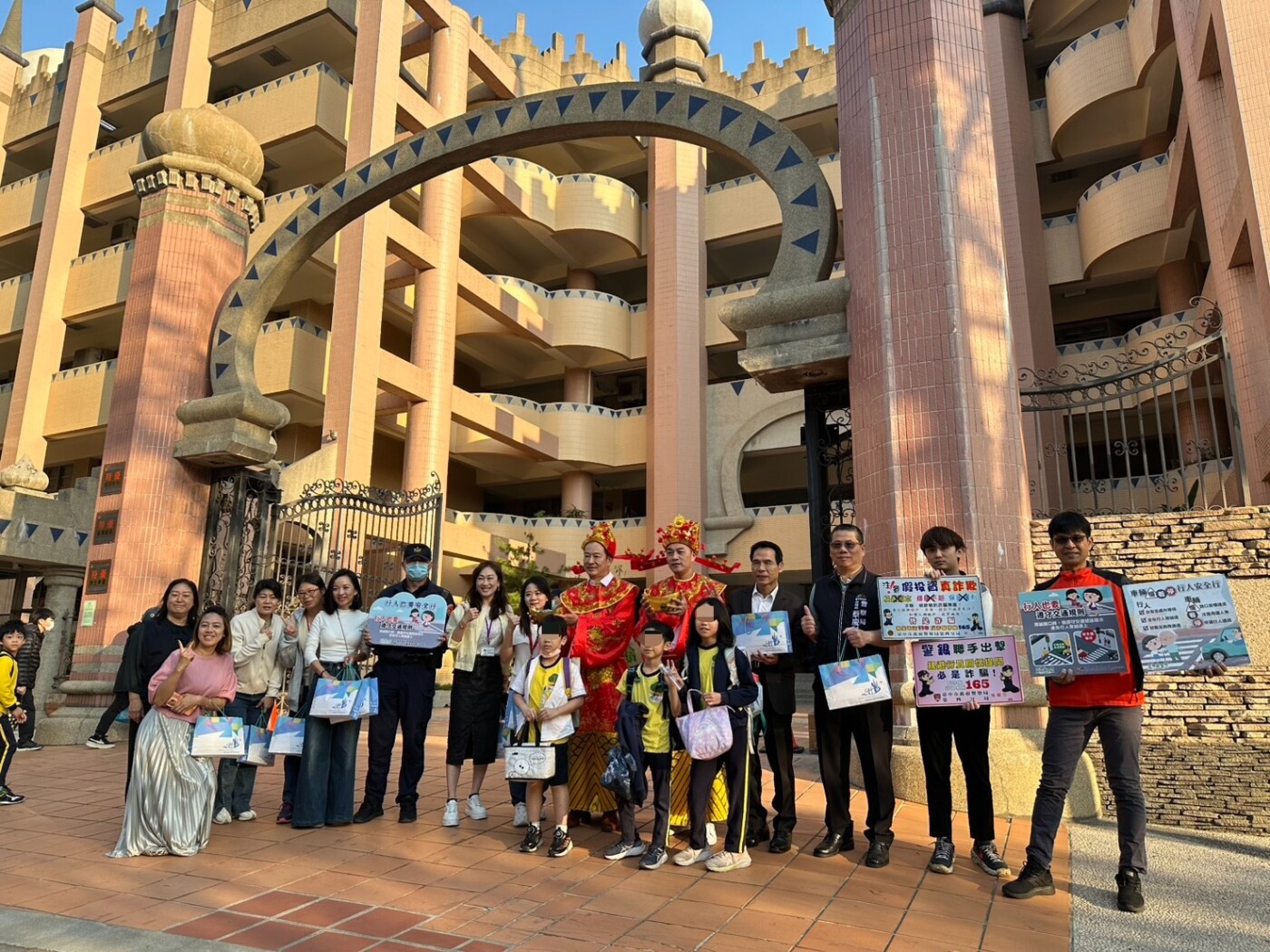 開學日不只護安全、守交通 辦婦幼小學堂送限量福袋