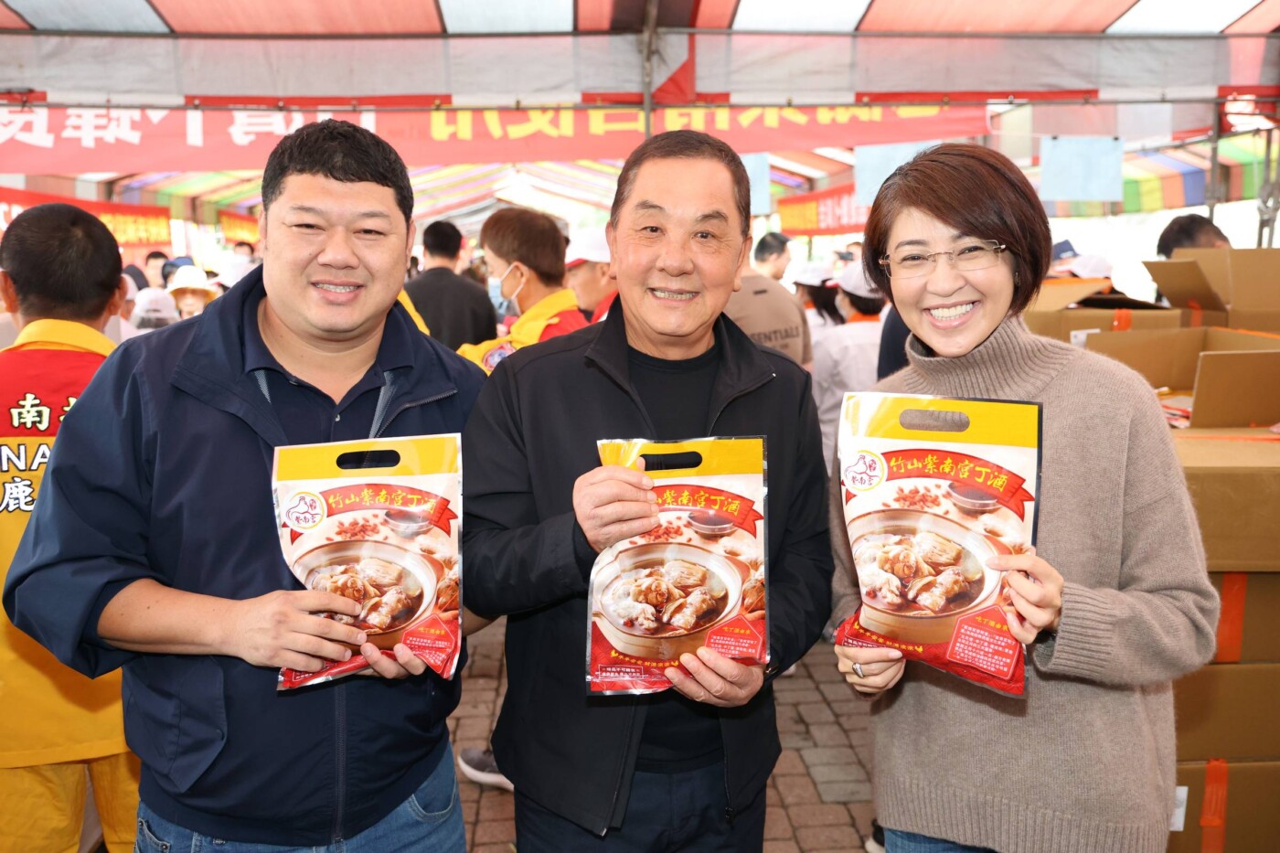 土地公請客！紫南宮丁酒料理包秒搶　人龍綿延數公里