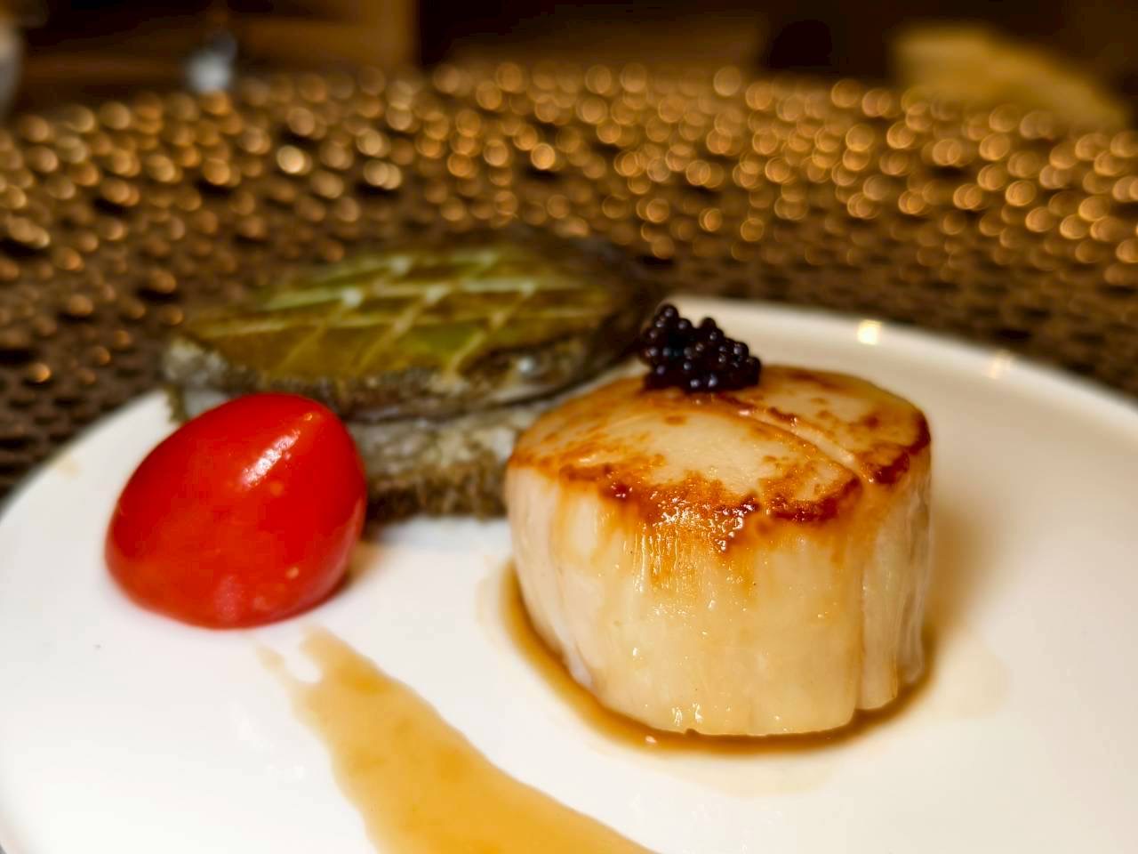 龍蝦級海虎蝦、手掌大鮑魚上桌　中和「新淘淘鐵板燒」用一碗醬油蛋飯收服味蕾