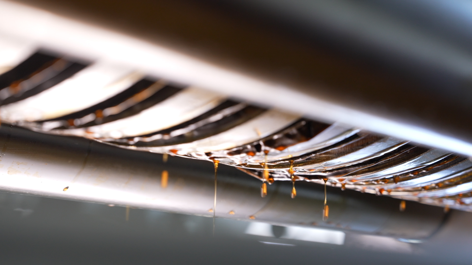 佳源食油堅持「古法製餅壓榨」 以誠信傳承70年製油工藝