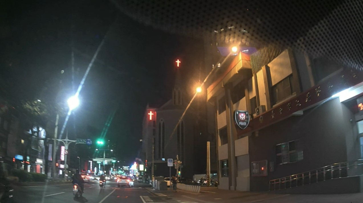 女童高燒抽搐命危　中警6分鐘火速護送急診