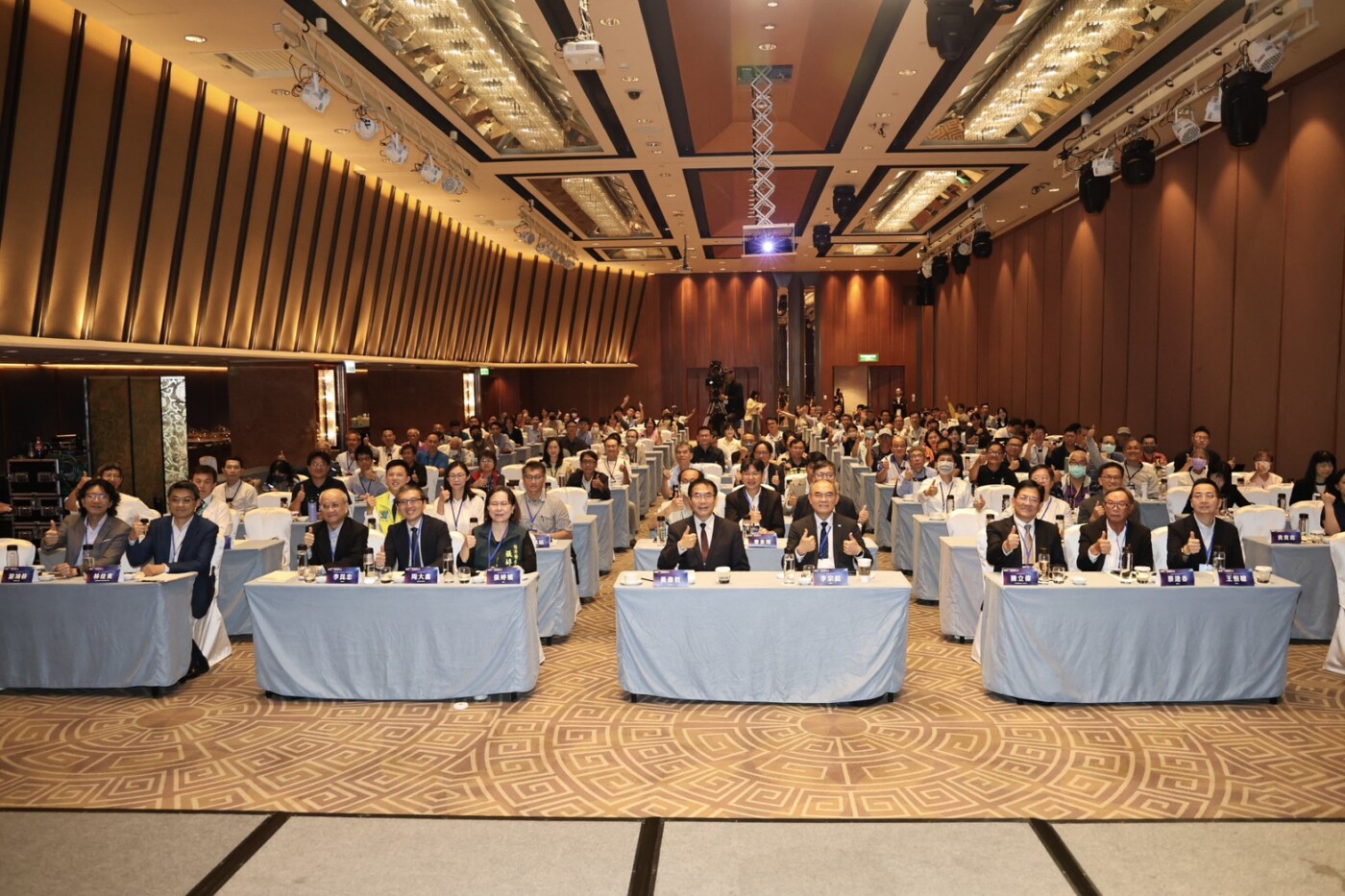 台南智慧機器人高峰論壇登場  黃偉哲：盼結合產官學研尋找南市關鍵定位