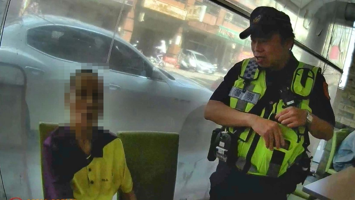 迷路三小時又沒錢　暖警伸援手護送返家