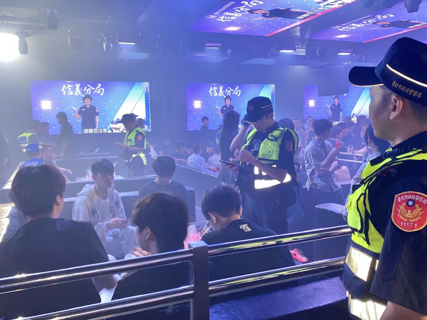 夜店區民眾互毆未報案 分局長率員警強力臨檢